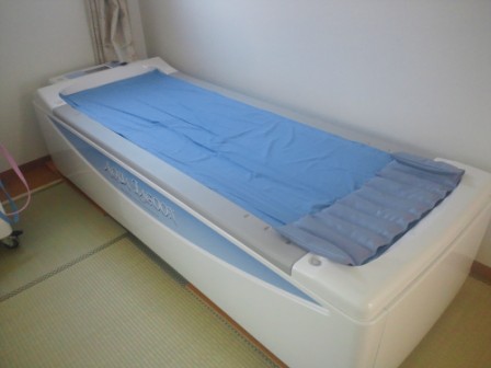 アクアラグーン ウォーターベッド 治療器 日本メディックス